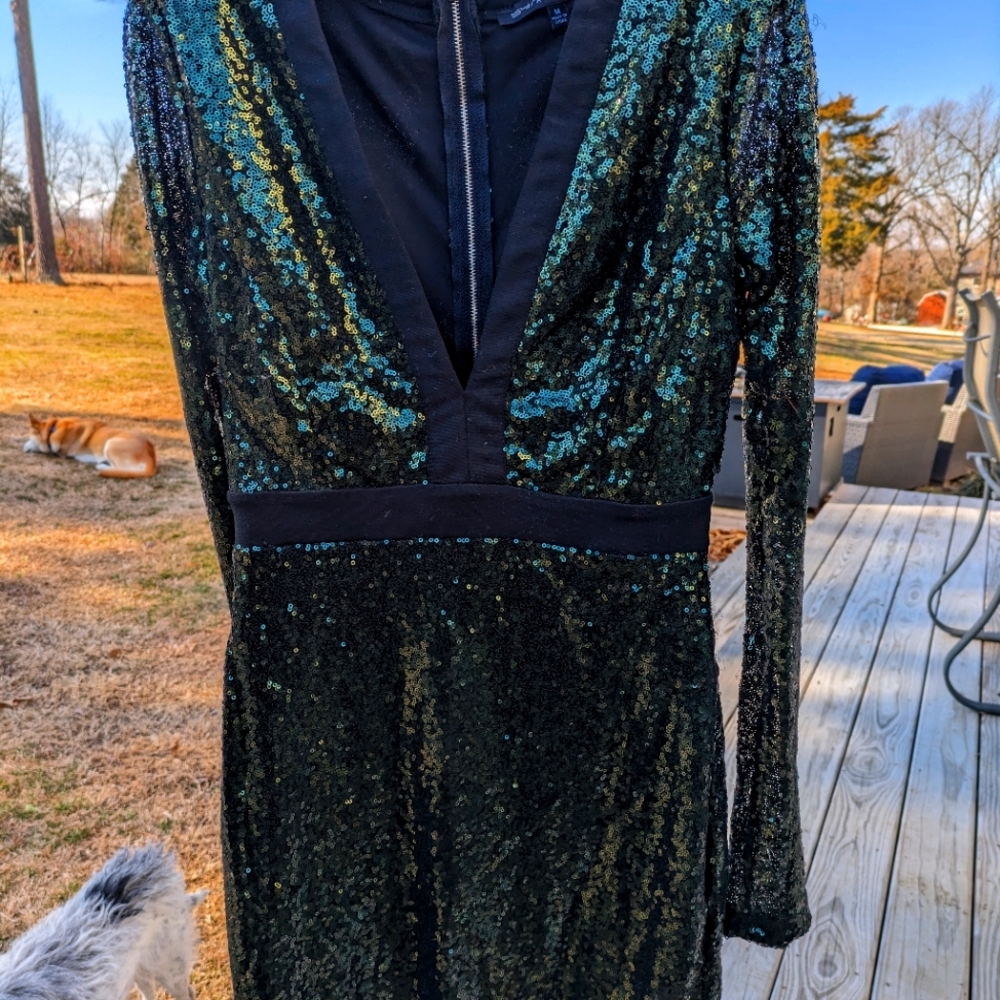 Symphony dark green sequin mid dress, low cut v neck, long zip back. Med.